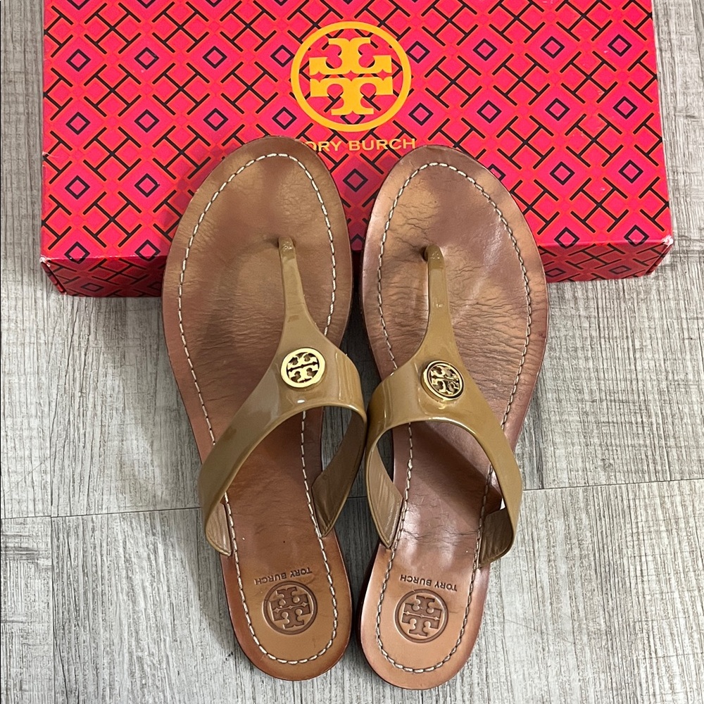 Tory Burch Tan Patent Miller Thong Sandals - Picture 2 of 11